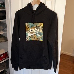 Nike SB Sweatshirt Men’s size large Black-multicolor